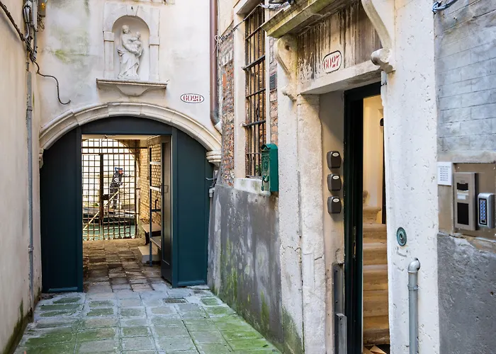 Palazzo Miracoli Apartments